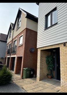 Portsmouth Casa | 3 Bedroom Beautiful Home with Garden, AC, Hot Tub