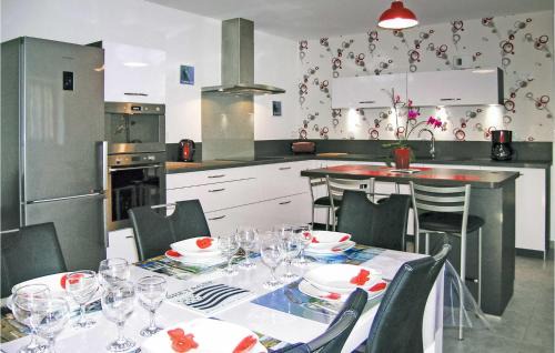 Dourdan Casa | 3 Bedroom Beautiful Home In Dourdain