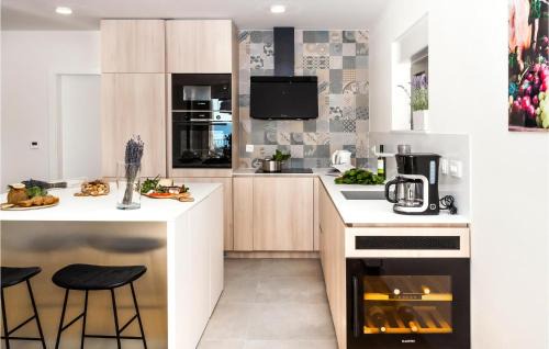 Borak Casa | 3 Bedroom Beautiful Home In Omis