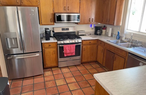 Tucson Casa | 3-bedroom building in enjoyable Tucson with AC, WiFi