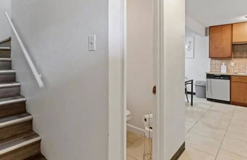 Airport Township Casa | 3-bedroom building in serene Saint Ann with WiFi, AC