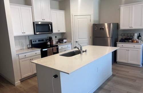 Stockton Casa | 3-bedroom bungalow in tranquil Stockton with parking garage