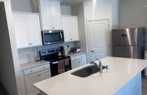 Stockton Casa | 3-bedroom bungalow in tranquil Stockton with parking garage