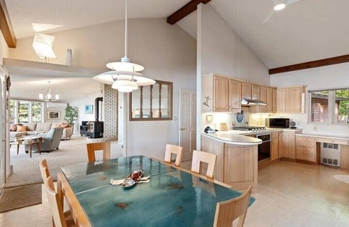 Crosslake Cabina | 3-bedroom cabin + adjacent 5-bedroom log cabin on Rush Lake.