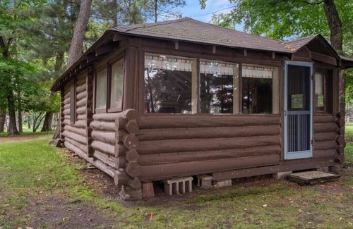 Crosslake Cabina | 3-bedroom cabin + adjacent 5-bedroom log cabin on Rush Lake.