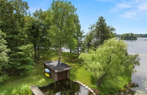 Crosslake Cabina | 3-bedroom cabin + adjacent 5-bedroom log cabin on Rush Lake.