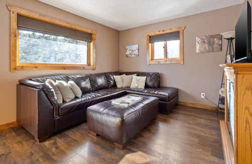 Rapid City Cabina | 3 Bedroom Cabin with Rustic Charm