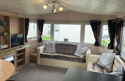 Rhyl Chalet De Esquí | 3 Bedroom Caravan - Sleeps 6 Pool & Garden
