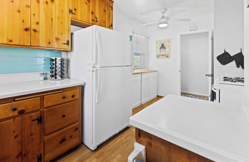 Allied Gardens Casa | 3 bedroom Central Escape - Hot Tub, Fire Pit & newly renovated sunny back yard