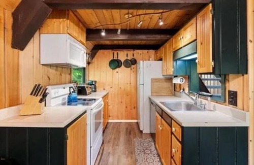 Harbor Springs Cabina | 3-bedroom chalet w/huge loft in secluded neighborhood next to NubsNob, sleeps 12
