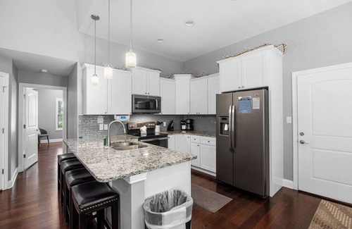 Pigeon Forge Cabaña | 3-Bedroom Chalet with Arcade and Pool Table