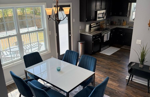 Marietta Casa | 3-bedroom Charming House in Fabulous Marietta Great Backyard, quiet and relax!!