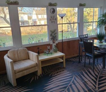 Royal Oak Casa | 3 bedroom colonial house