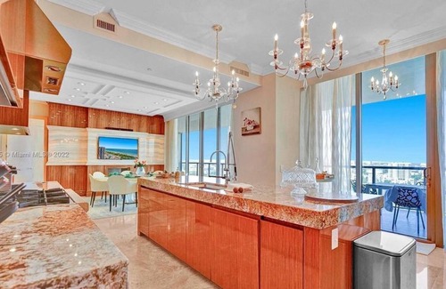 Bal Harbour Condominio | 3 Bedroom Condo 440589 by Houzlet