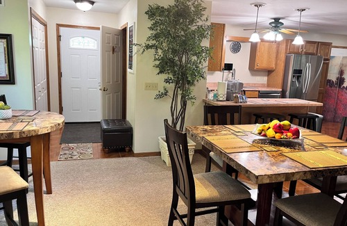 Poland Condominio | 3-bedroom condo in beautiful Poland with 3 full bathrooms and 1 half bath.