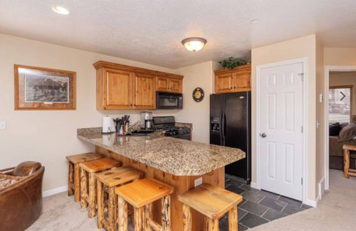 Eden Condominio | 3-bedroom condo in fabulous Eden, skiing, biking, hiking, and water sports