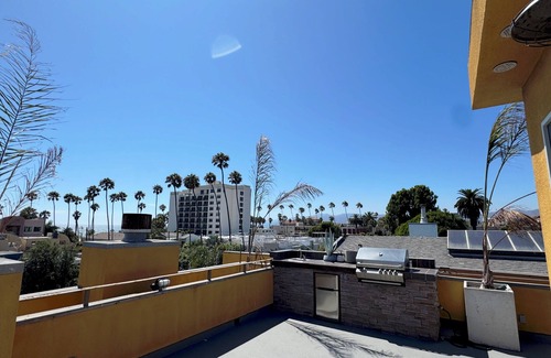 Ocean Park Condominio | 3-bedroom condo in wonderful Santa Monica with AC