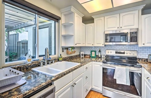 Walnut Creek Condominio | 3-bedroom condo in walkable Walnut Creek with AC and tennis/hot tub/pool