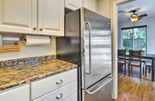 Walnut Creek Condominio | 3-bedroom condo in walkable Walnut Creek with AC and tennis/hot tub/pool
