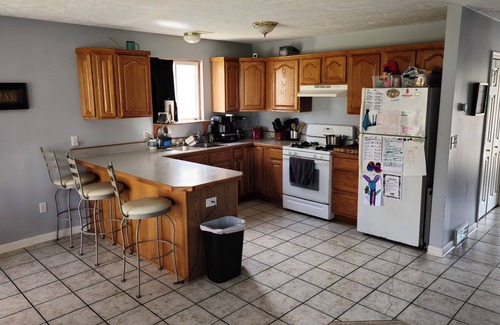 Holland Condominio | 3-bedroom condo in welcoming Holland with AC, fitness room, WiFi