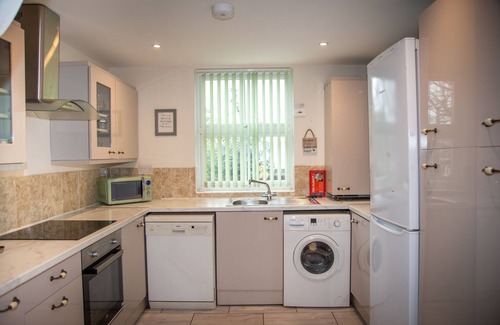 Rochester Casa | 3 Bedroom Cosy and Spacious House for 6