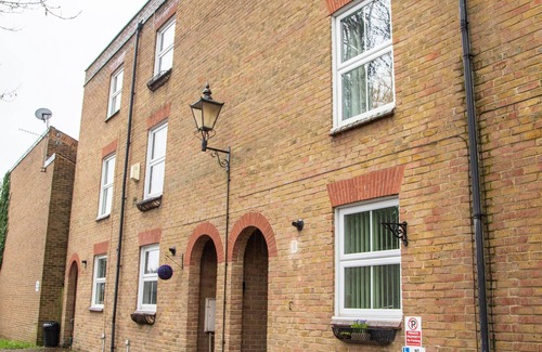 Rochester Casa | 3 Bedroom Cosy and Spacious House for 6