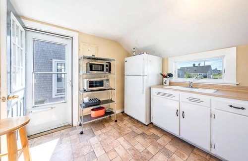 Centerville Cabaña | 3 Bedroom Cottage at Craigville Beach
