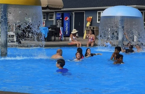 Sherkston Cabaña | 3-Bedroom Cottage in Port Colborne with AC, WiFi, Shared Pool, and Fire Pit!