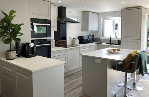 Sark Cabaña | 3 bedroom cottage in Sark, on the Avenue.