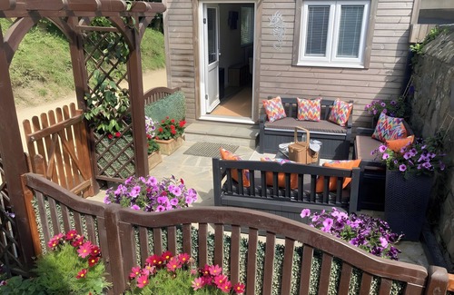 Sark Cabaña | 3 bedroom cottage in Sark, on the Avenue.