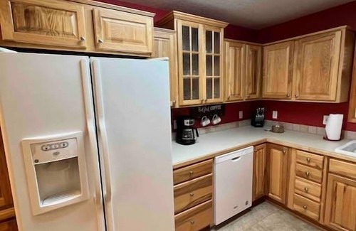 Northeast Michigan Cabaña | 3- Bedroom cottage near Pleasant Lake in Cadillac