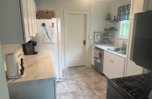 Town of Owasco Cabaña | 3 Bedroom Cottage on Owasco Lake. Eastside and Pet Friendly!