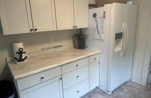 Town of Owasco Cabaña | 3 Bedroom Cottage on Owasco Lake. Eastside and Pet Friendly!