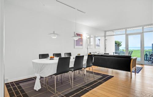 Syddjurs Kommune Apartamento | 3 Bedroom Cozy Apartment In Ebeltoft
