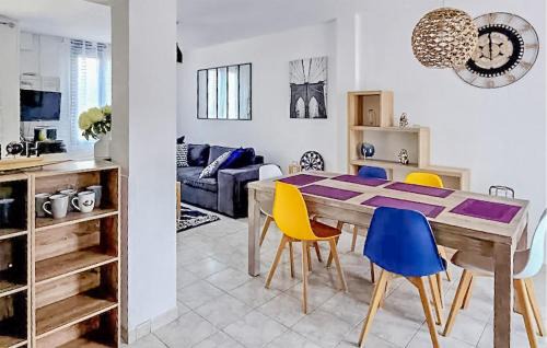 Saint-Gaultier Casa | 3 Bedroom Cozy Home In Saint-Gaultier