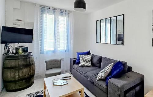 Saint-Gaultier Casa | 3 Bedroom Cozy Home In Saint-Gaultier