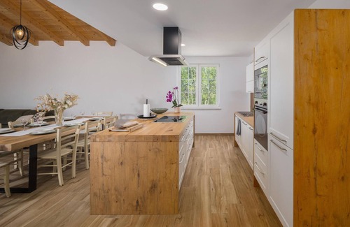 Kastel Casa | Bonita casa en Buje con WiFi