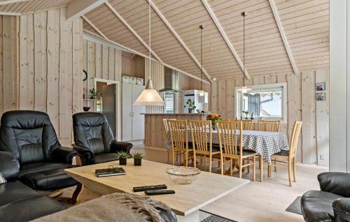 Hojslev Casa | 3 Bedroom Cozy Home In Højslev