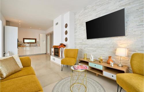 Vinica Casa | 3 Bedroom Cozy Home In Vinica