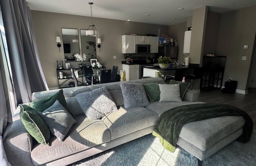 Rochester Casa | 3-bedroom Cozy Suburban Escape in terrific Gates with AC, fitness room, WiFi