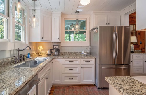 Cedar Mountain Cabina | 3 Bedroom Dog-Friendly Cabin Near Dupont State Forest