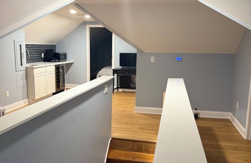 Stroudsburg Apartamento | 3-bedroom duplex apartment in lovely Stroudsburg by Main Street.