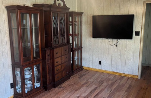 Sharon Casa | 3-bedroom Edwards Cozy House with AC. 8 minutes away from University Tn-Martin
