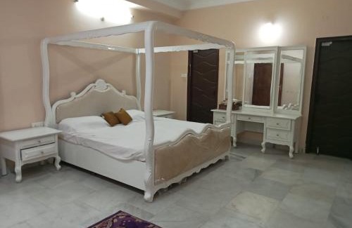 Hyderabad Apartamento | 3-Bedroom Elegant and Spacious AC Apartment only for families, Prime Location, Just 100m from Main Road!