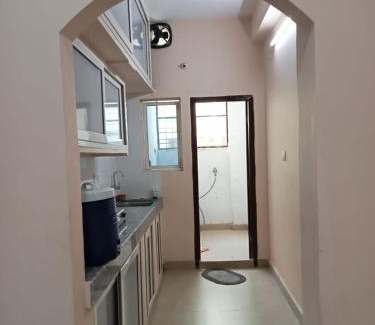 Hyderabad Apartamento | 3-Bedroom Elegant and Spacious AC Apartment only for families, Prime Location, Just 100m from Main Road!