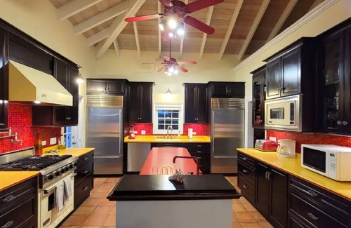 Estate Elizabeth Casa | 3 Bedroom Ensuite with Endless Views Overlooking the Harbor at Reel Paradise View