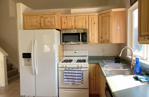 South Salt Lake Casa | 3 bedroom entire house, close to all ski resorts, center of ALL