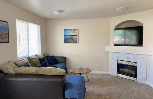 South Salt Lake Casa | 3 bedroom entire house, close to all ski resorts, center of ALL