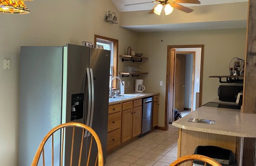 Hermann Casa | 3-bedroom family friendly home on 4 acres near Hermann with WiFi, AC, deck