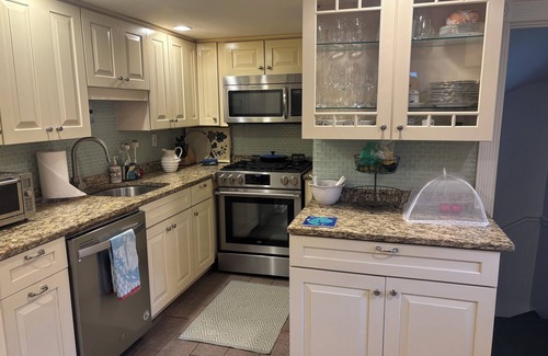 Medford Street - The Neck Casa | 3-bedroom family friendly house in historic and convenient Charlestown